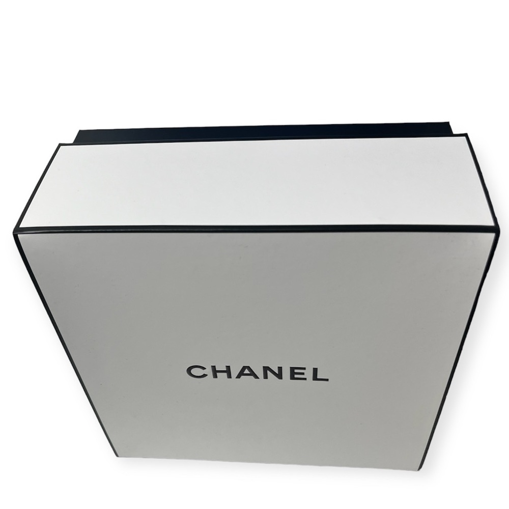 Chanel Gift Box - Picture 6 of 8